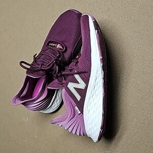 New balance roav fresh foam size 8 purple raisin